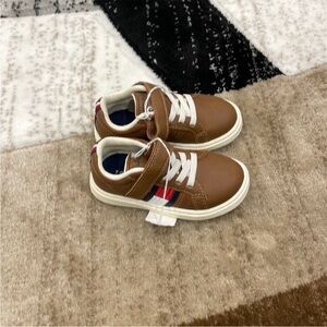 Tommy Hilfiger Kids Brown Sneakers with White and Blue Accents